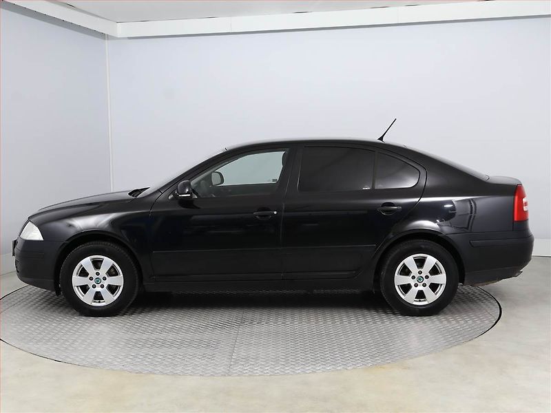 Škoda Octavia (2011) Ambiente 1.6, po STK, Tažné - fotka 3 z 11