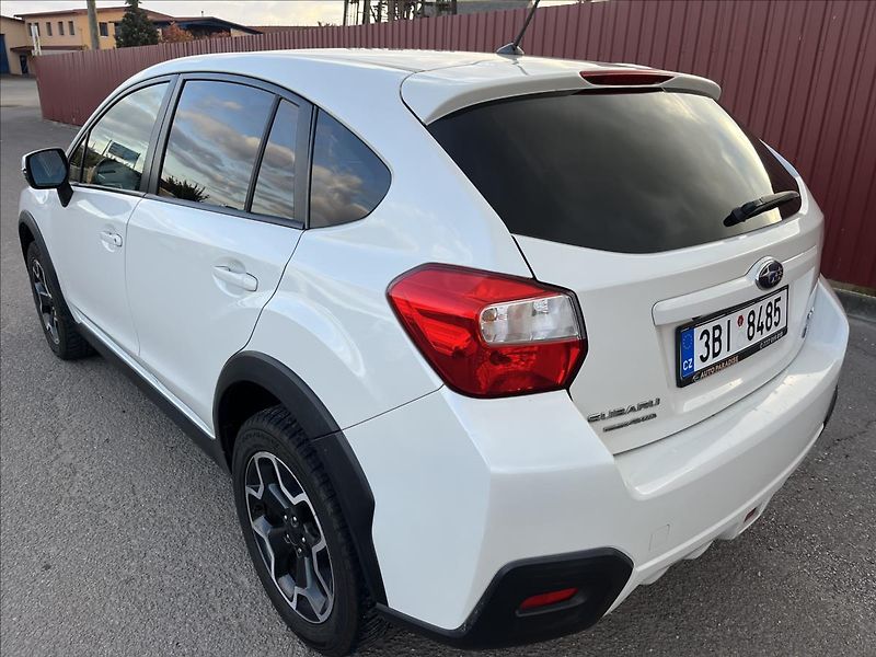 Subaru XV 2,0 D 4x4 108KW KAMERA SERVIS - fotka 8 z 44