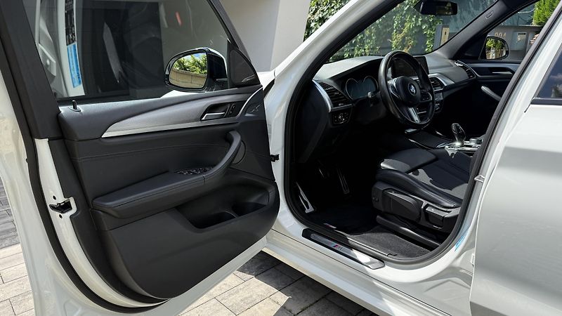 BMW X3 (2019) BMW X3 xDrive 20d po 1.majitel - fotka 11 z 37