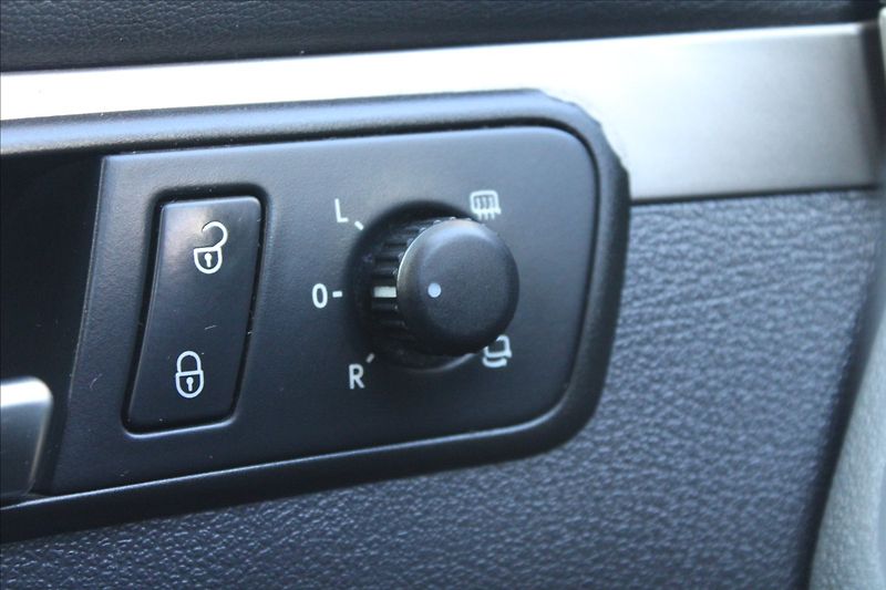 Volkswagen Touran 1,9 TDI  KLIMATIZACE,TEMPOMAT - fotka 15 z 29