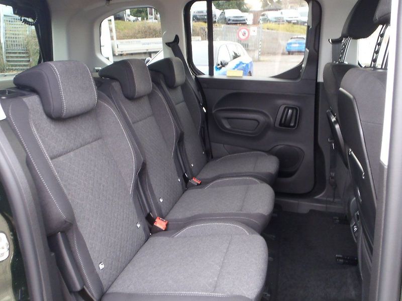 Opel Combo Life Elegance Plus 1.5 CDTI - fotka 12 z 29