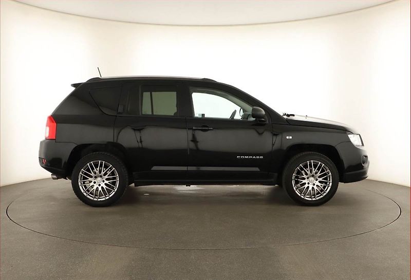 Jeep Compass (2012) 2.0, Tempomat, Vyhř. sedaček - fotka 6 z 14