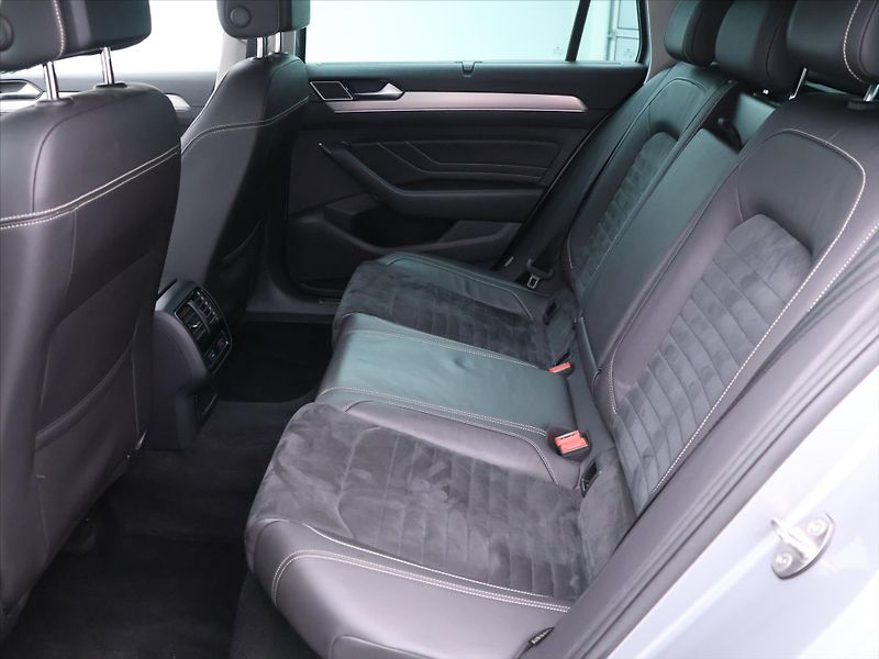 Volkswagen Passat 2,0 TDI 140kW DSG Elegance DPH - fotka 16 z 41