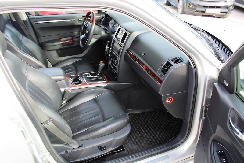 Chrysler 300C (2009) 3.0CRD KŮŽE XENON KLIMA ALU - fotka 13 z 17