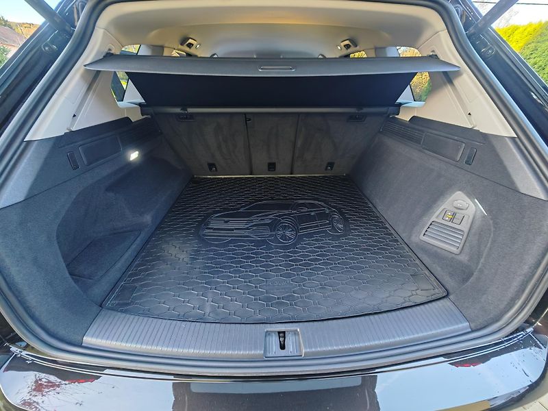 Volkswagen Touareg (2022) ČR, 1.majitel, tažné, servis - fotka 9 z 38