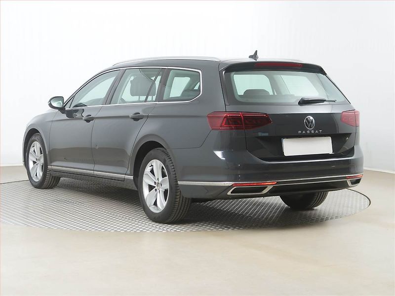 Volkswagen Passat (2020) 2.0 TDI, Kůže, Navi, Tempomat - fotka 4 z 16