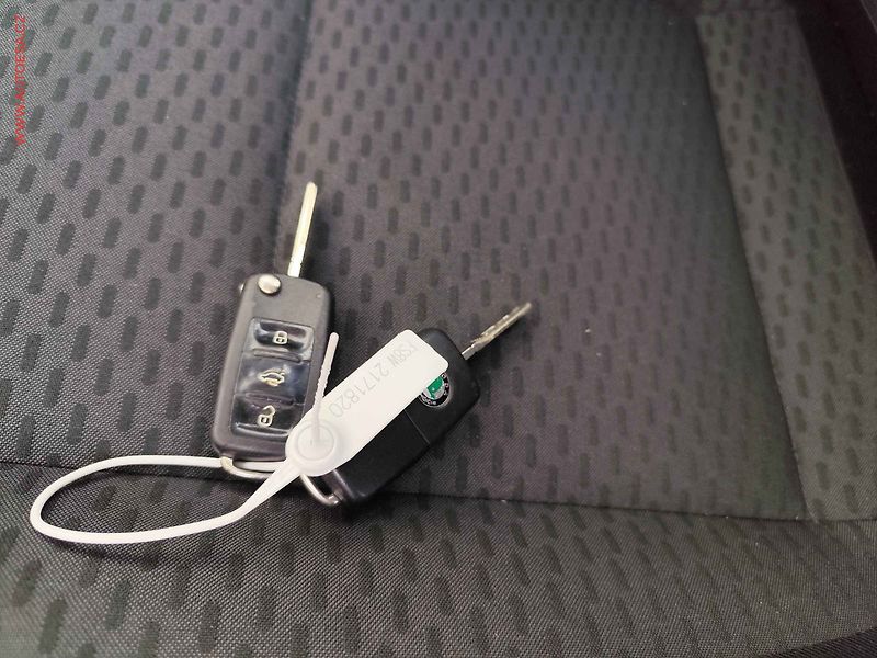 Škoda Roomster (2010) 1.2 HTP, ČR, AC, výhřev sed - fotka 16 z 16