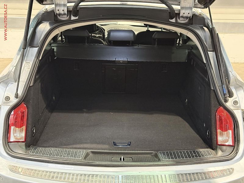 Opel Insignia (2014) 2.0CDTi Sport, bixen, kůže - fotka 7 z 17