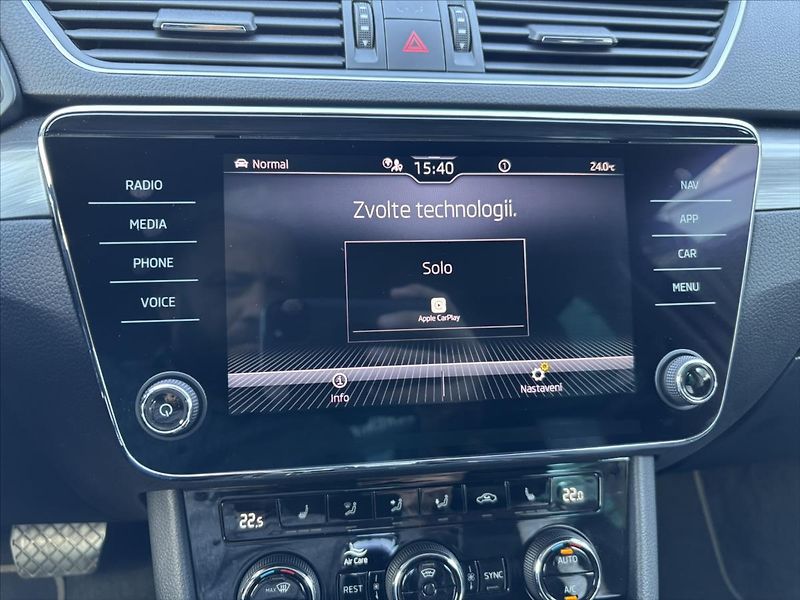 Škoda Superb 2,0 TDi AT Style SERVIS - fotka 24 z 43