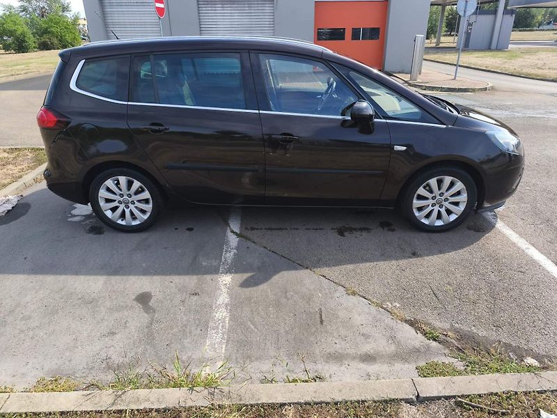 Opel Zafira (2015) 1,6CDTI, manuál, klima,FlexFix - fotka 2 z 8