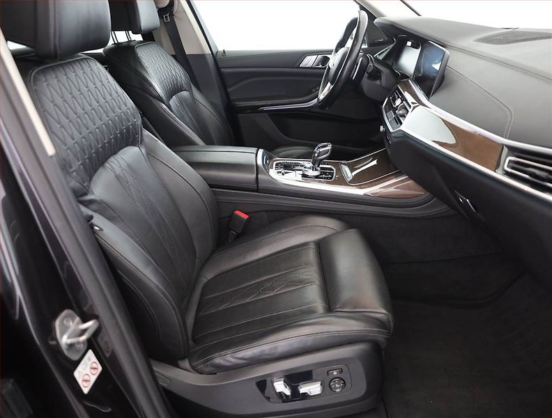 BMW X7 (2020) xDrive40i - fotka 7 z 28