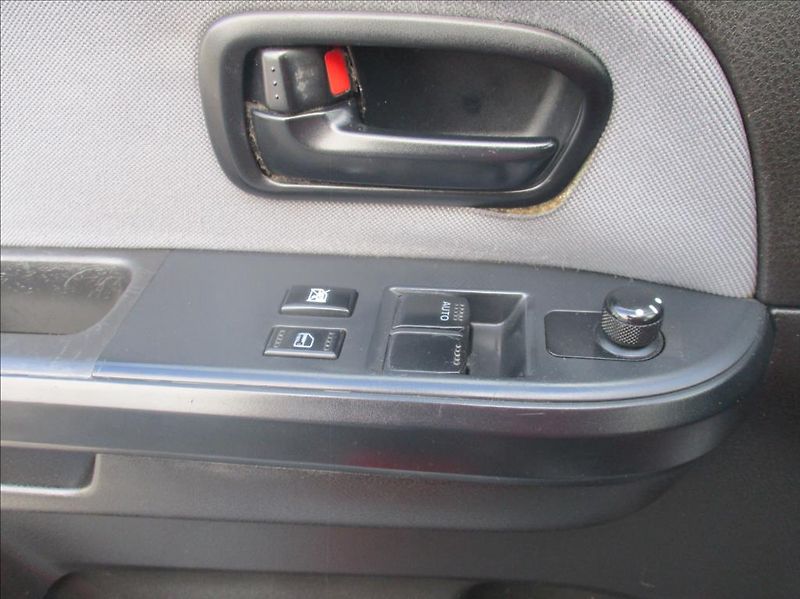 Suzuki Grand Vitara 1,6 i,4x4,klima, - fotka 19 z 22