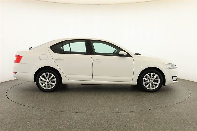 Škoda Octavia (2014) 1.6 TDI, Tempomat - fotka 6 z 12