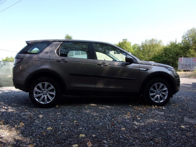 Land Rover Discovery Sport (2015) 2.2D 4X4 110kW AUTOMAT KŮŽE KM - fotka 4 z 24