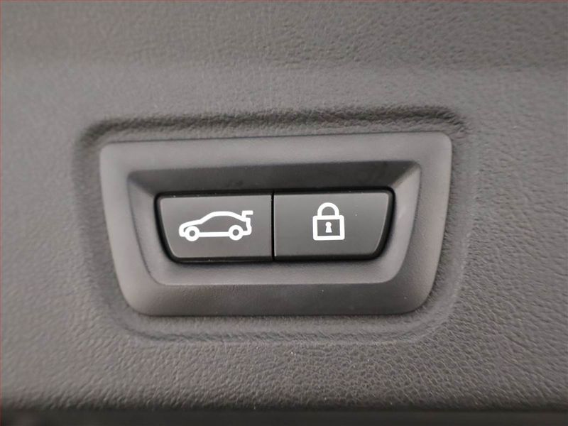 BMW i4 (2022) eDrive40, SoH 96% - fotka 21 z 24