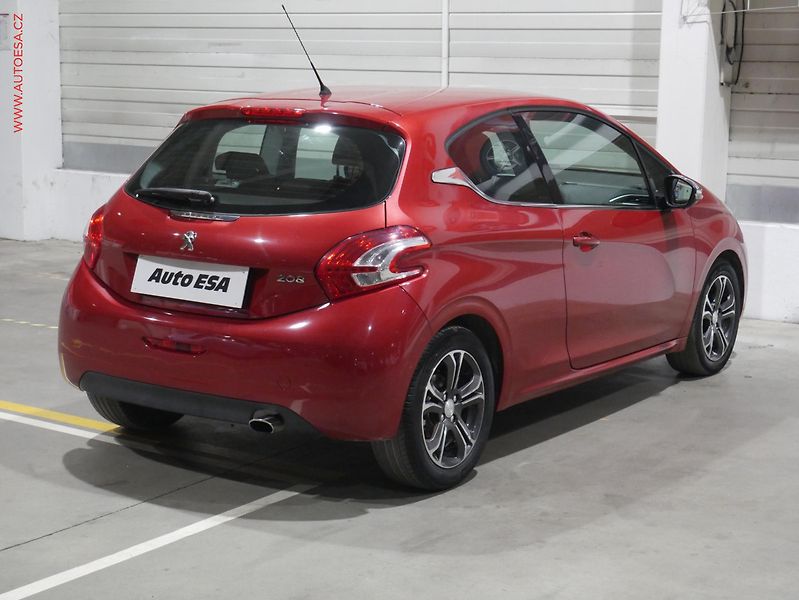 Peugeot 208 (2014) 1.6 VTi, Allure - fotka 4 z 15