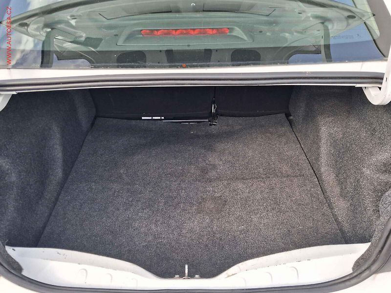 Citroën C-Elysée (2016) 1.6 i, ČR, Exclusive, TZ - fotka 7 z 13