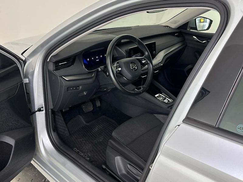 Škoda Octavia Ambition DSG - fotka 6 z 27