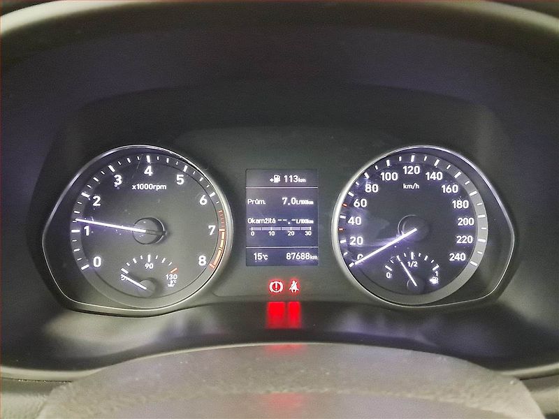 Hyundai i30 (2018) 1.0 T-GDI, Tempomat - fotka 11 z 16