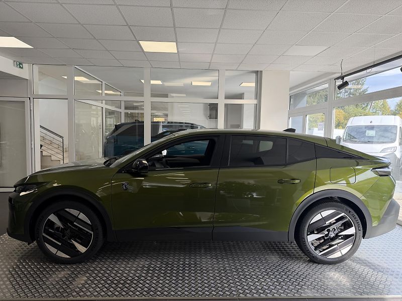 Peugeot 408 (2026) GT Plug-in HYBRID 240 e-DCS7 - fotka 2 z 33