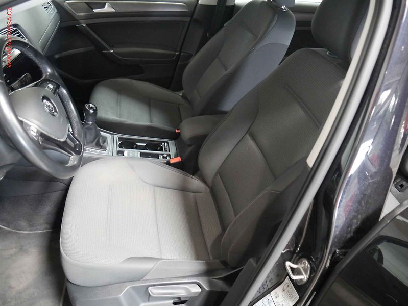 Volkswagen Golf (2019) 1.0 TSi, Comfortline, TZ - fotka 9 z 23