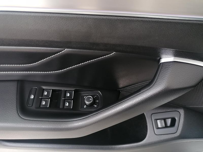 Volkswagen Passat 2,0 TDI DSG ELEGANCE,1.MAJ.ČR - fotka 12 z 16