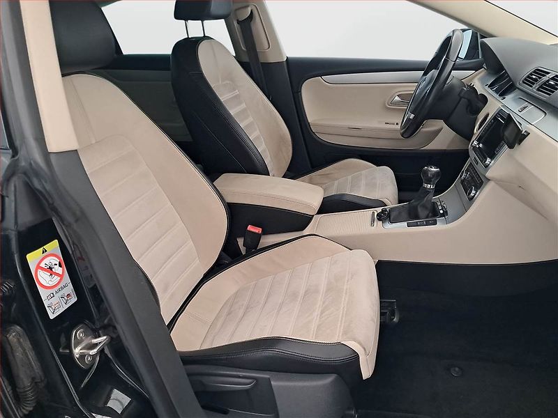 Volkswagen Passat CC (2010) Comfortline 2.0 TDI, Xenony - fotka 9 z 17