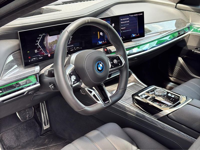 BMW Řada 7 M760e xDrive Sedan - fotka 10 z 27