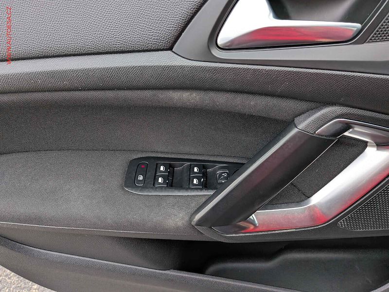 Peugeot 308 (2014) 1.2PT, LED, panor - fotka 12 z 17