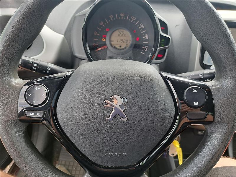 Peugeot 108 1,0 i - fotka 19 z 28