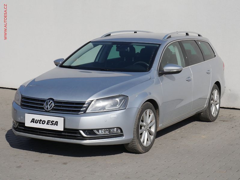 Volkswagen Passat (2012) 2.0TDi, ČR, Highline, DSG - fotka 3 z 17