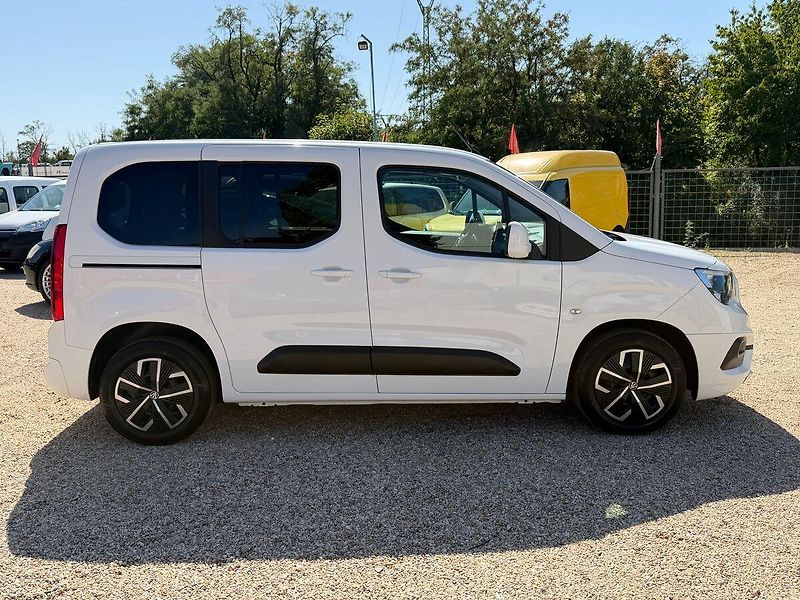 Opel Combo 1.2TURBO 81KW*ZADÁNO* - fotka 9 z 33