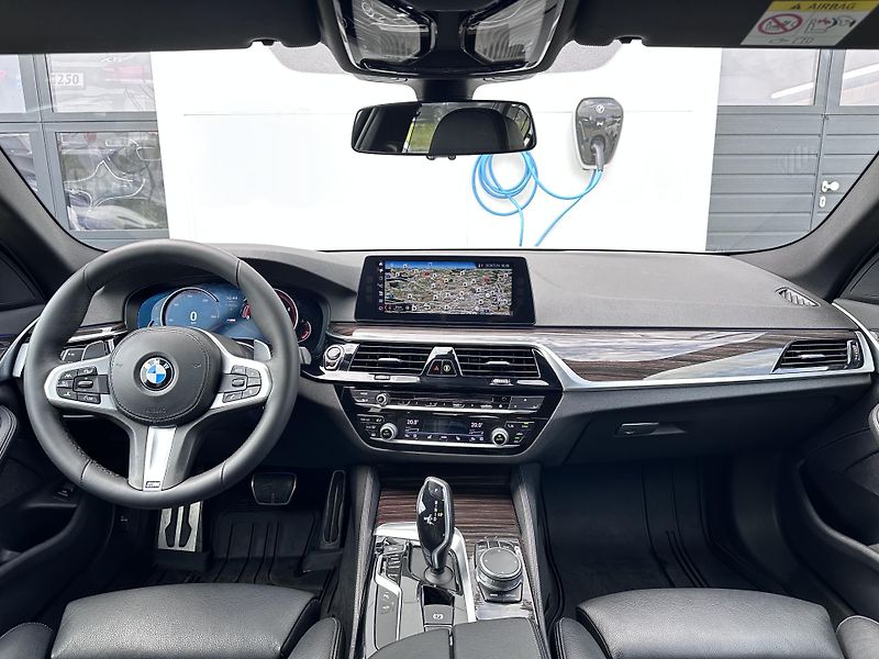 BMW Řada 5 540d xDrive M-Sport - fotka 6 z 29