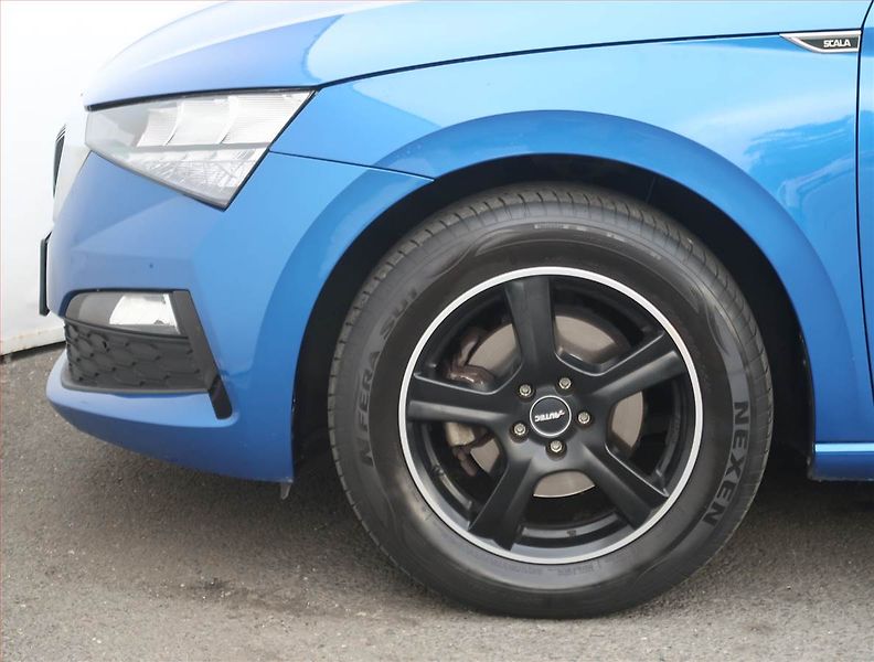 Škoda Scala (2021) Ambition 1.0 TSI, Tempomat - fotka 14 z 20