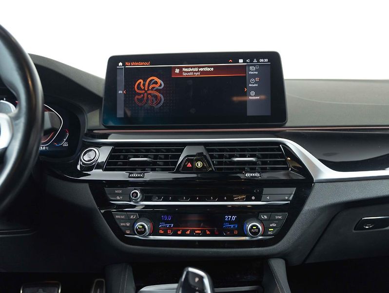BMW Řada 5 540d xDrive - fotka 13 z 20