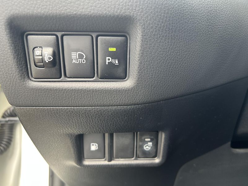 Toyota C-HR (2018) 1.8 VVT-i E-CVT - fotka 15 z 39