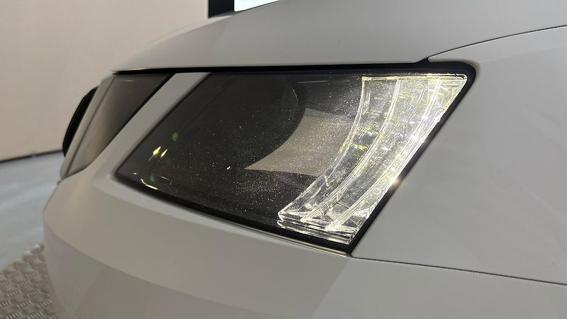 Škoda Octavia 1.6 TDI Ambition Combi - fotka 18 z 23