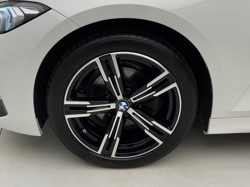 BMW Řada 3 320d xDrive M-Paket AUT CZ - fotka 19 z 52