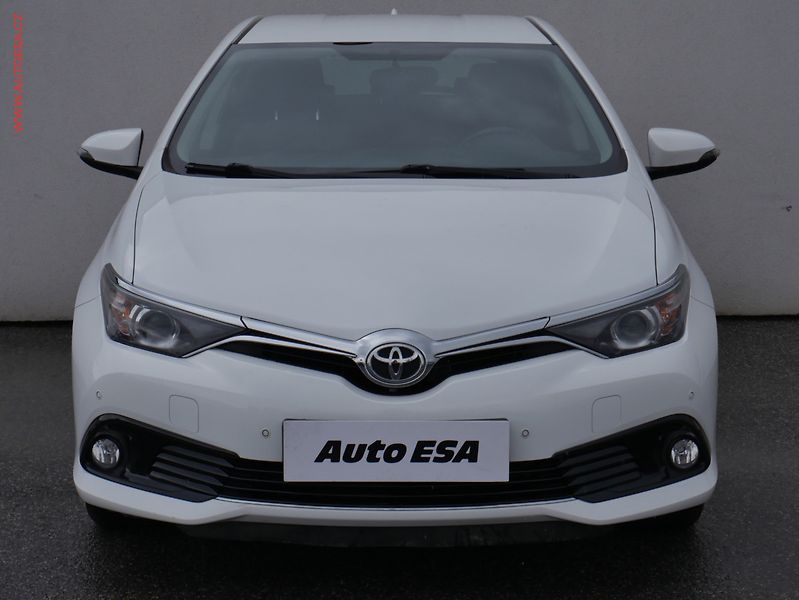 Toyota Auris (2017) 1.6i, ČR, AC, kamera - fotka 2 z 21
