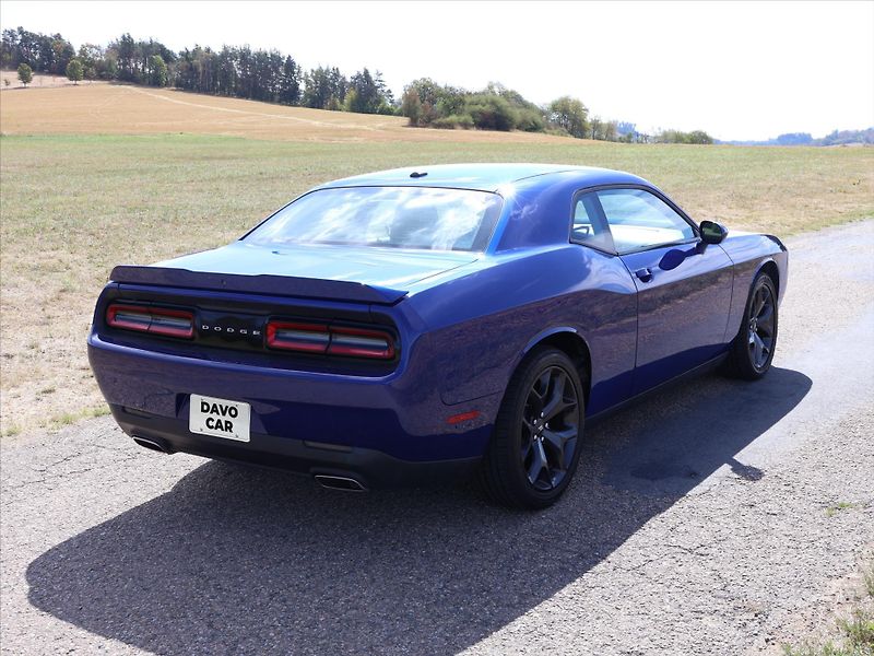 Dodge Challenger 3,6 V6 227kW Automat SXT - fotka 7 z 31