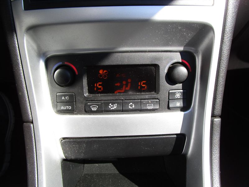 Peugeot 307 2,0-103KW-KABRIOLET-PĚKNÝ - fotka 15 z 28