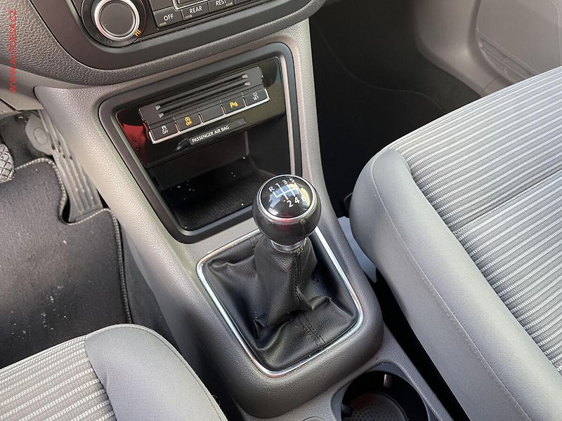 Seat Alhambra (2011) 2.0 TDi 4x4, Style, navi - fotka 16 z 19