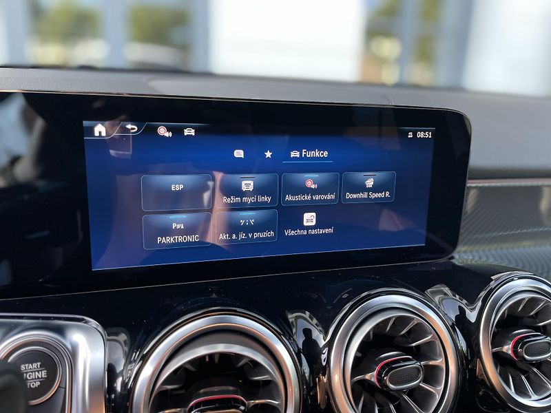 Mercedes-Benz GLB 200d 4Matic - fotka 26 z 32