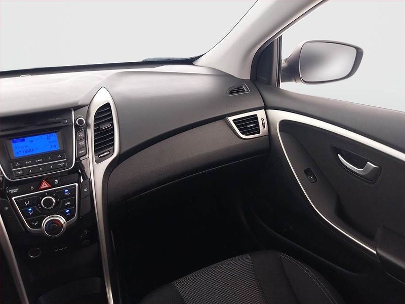Hyundai i30 (2013) 1.6 MPI, ČR,1.maj, Serv.kniha - fotka 8 z 18