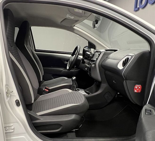Toyota Aygo 1.0 X-PLAY - fotka 8 z 15