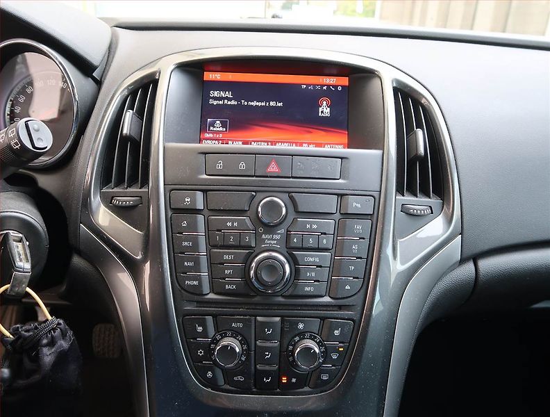 Opel Astra (2014) 1.4 T, Navi, Xenony, Tempomat - fotka 12 z 20