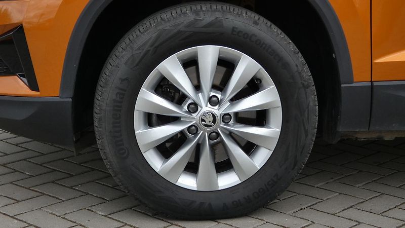 Škoda Karoq 2.0 TDI 110 kW Fresh 4x4 DSG - fotka 24 z 25