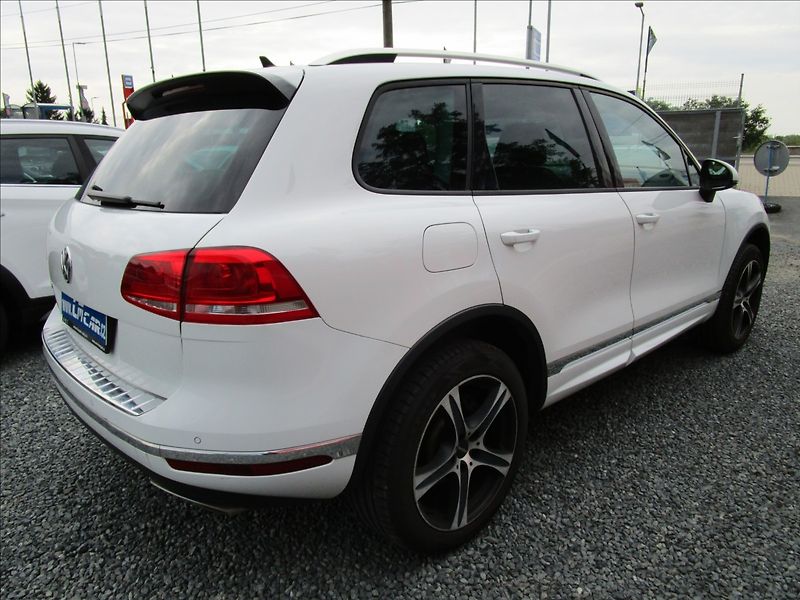 Volkswagen Touareg 3.0TDi V6  R-Line, 4x4, Bi-Xen - fotka 4 z 48