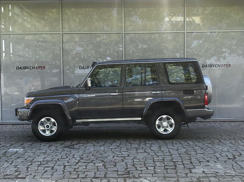 Toyota Land Cruiser GRJ76 4,0 V6 5MT - fotka 8 z 33