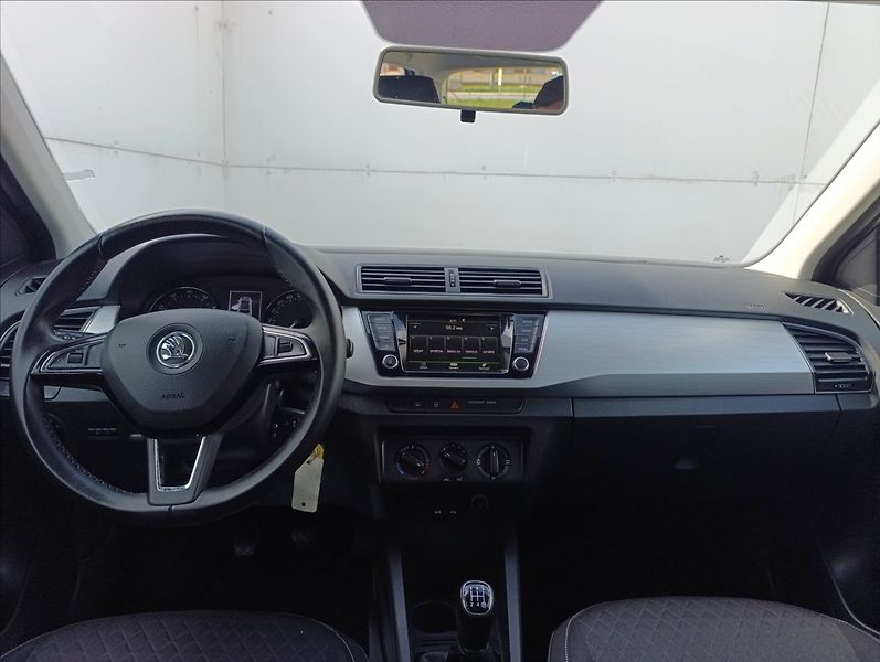 Škoda Fabia 1,0 MPi Klimatizace Tempomat - fotka 15 z 32